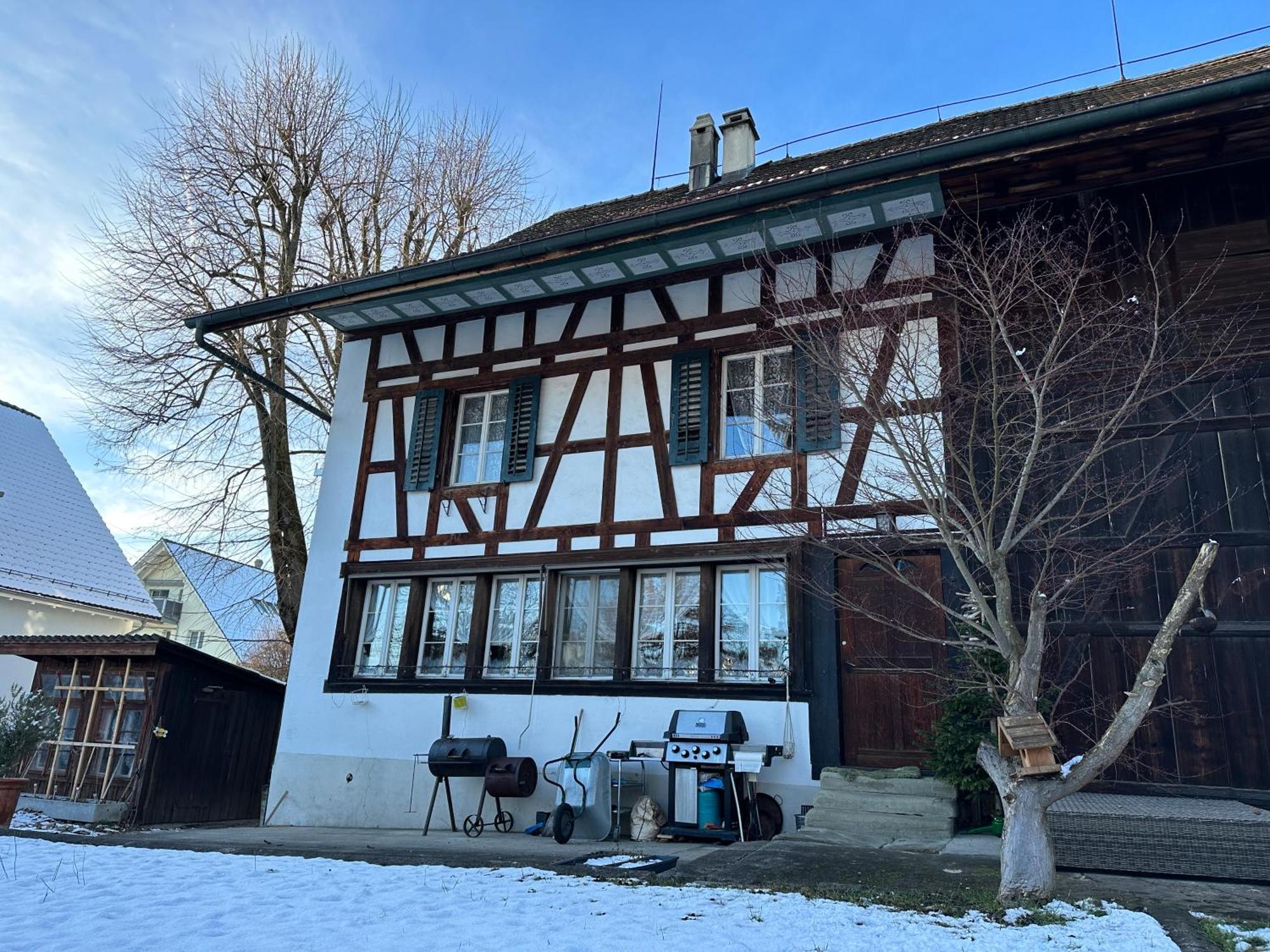 Charmante 3,5 Zimmer Wohnung In Bauernhaus Volketswil Экстерьер фото